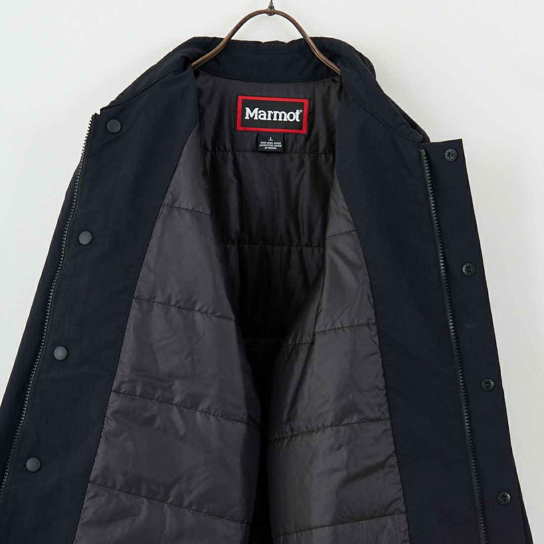 Marmot [マーモット] 別注 ワンポイントロゴ 中綿プリマロフトコーチジャケット [MTFW25UJK330IN-JF] BLACK