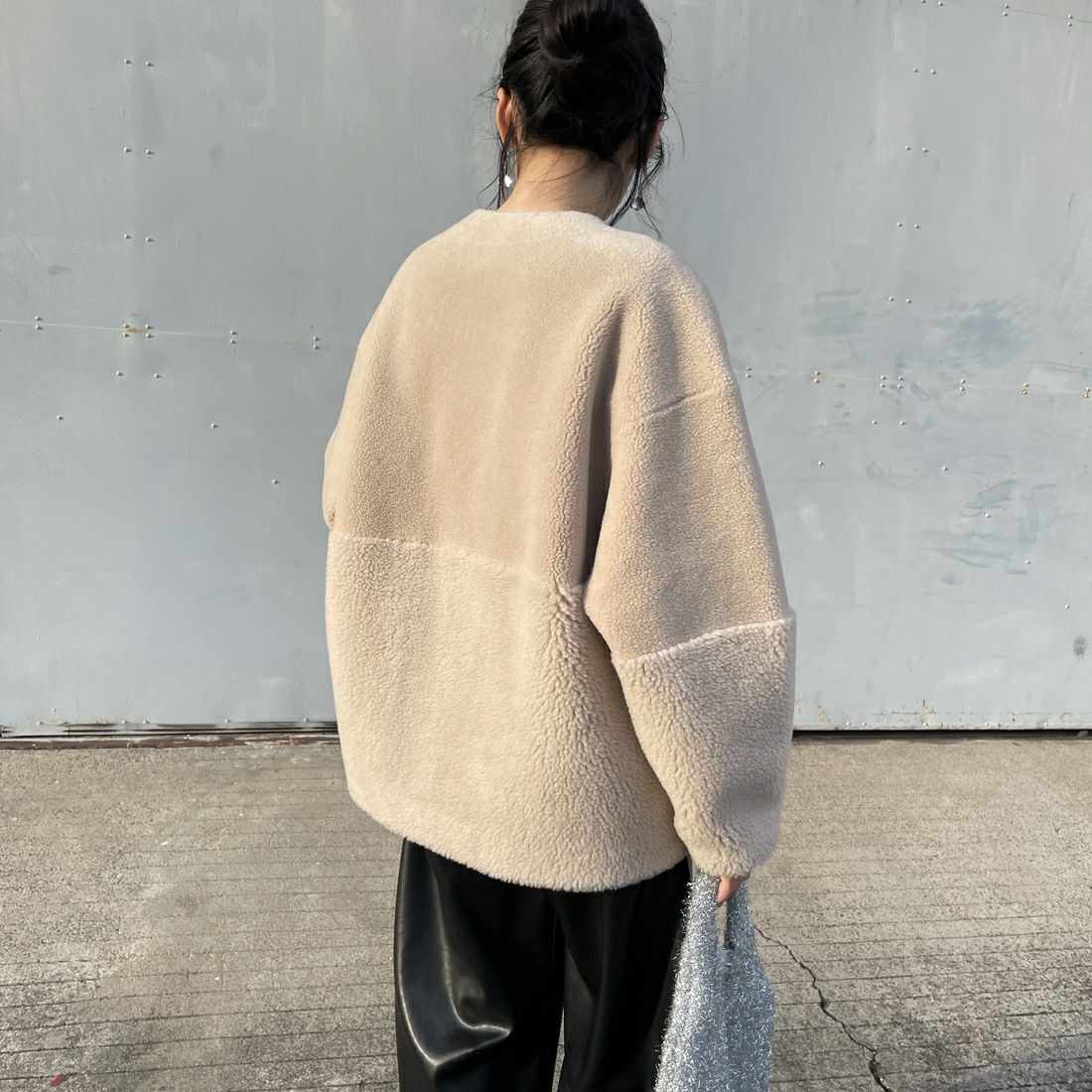 MICA&DEAL [マイカアンドディール] リバーシブルノーカラーボアコート [0125307267] BEIGE &&モデル身長：160cm 着用サイズ：F&&