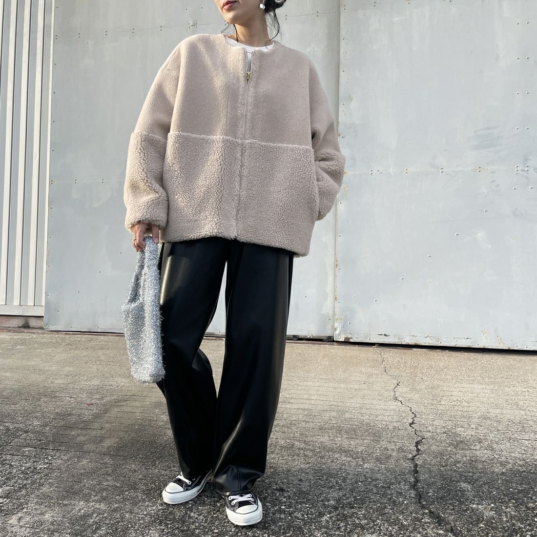 MICA&DEAL [マイカアンドディール] リバーシブルノーカラーボアコート [0125307267] BEIGE &&モデル身長：160cm 着用サイズ：F&&