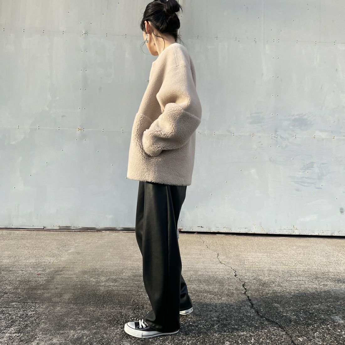 MICA&DEAL [マイカアンドディール] リバーシブルノーカラーボアコート [0125307267] BEIGE &&モデル身長：160cm 着用サイズ：F&&