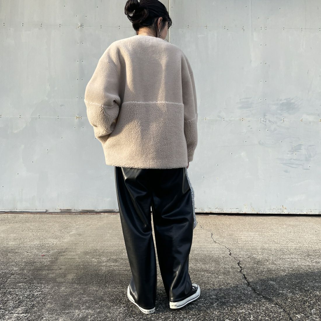 MICA&DEAL [マイカアンドディール] リバーシブルノーカラーボアコート [0125307267] BEIGE &&モデル身長：160cm 着用サイズ：F&&
