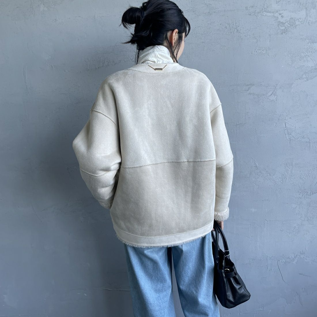 MICA&DEAL [マイカアンドディール] リバーシブルノーカラーボアコート [0125307267] BEIGE &&モデル身長：160cm 着用サイズ：F&&