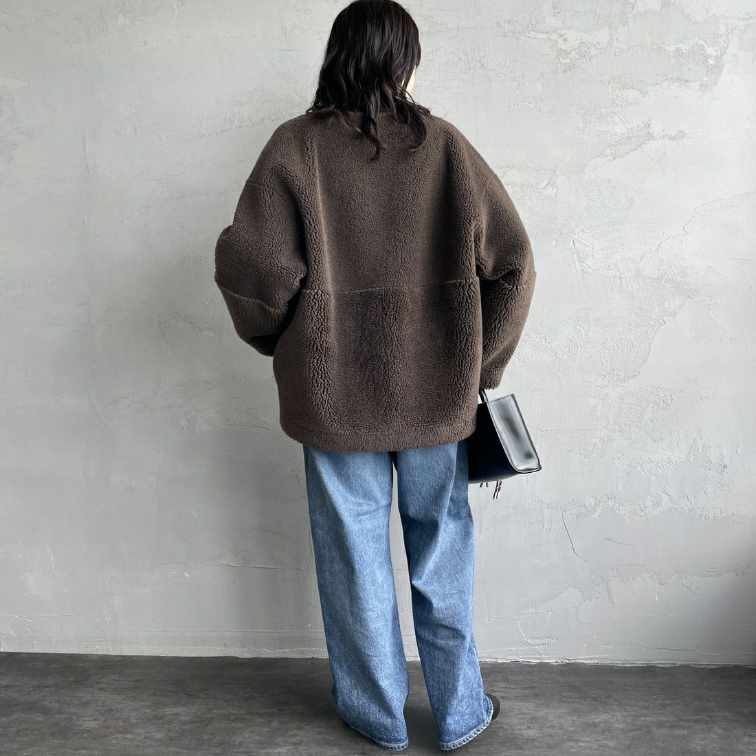 MICA&DEAL [マイカアンドディール] リバーシブルノーカラーボアコート [0125307267] BROWN &&モデル身長：160cm 着用サイズ：F&&