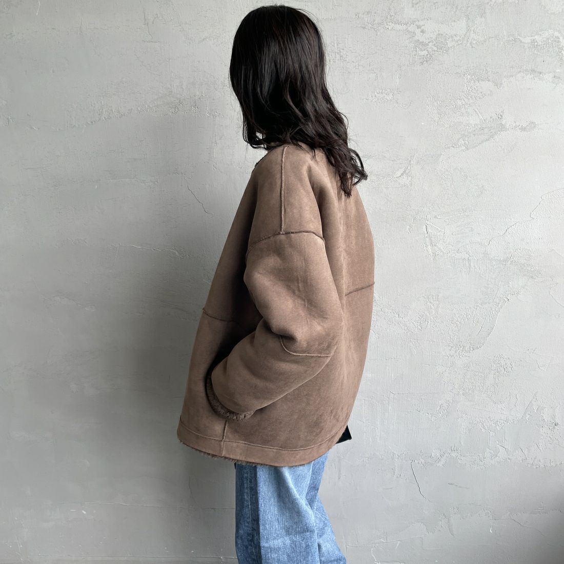 MICA&DEAL [マイカアンドディール] リバーシブルノーカラーボアコート [0125307267] BROWN &&モデル身長：160cm 着用サイズ：F&&