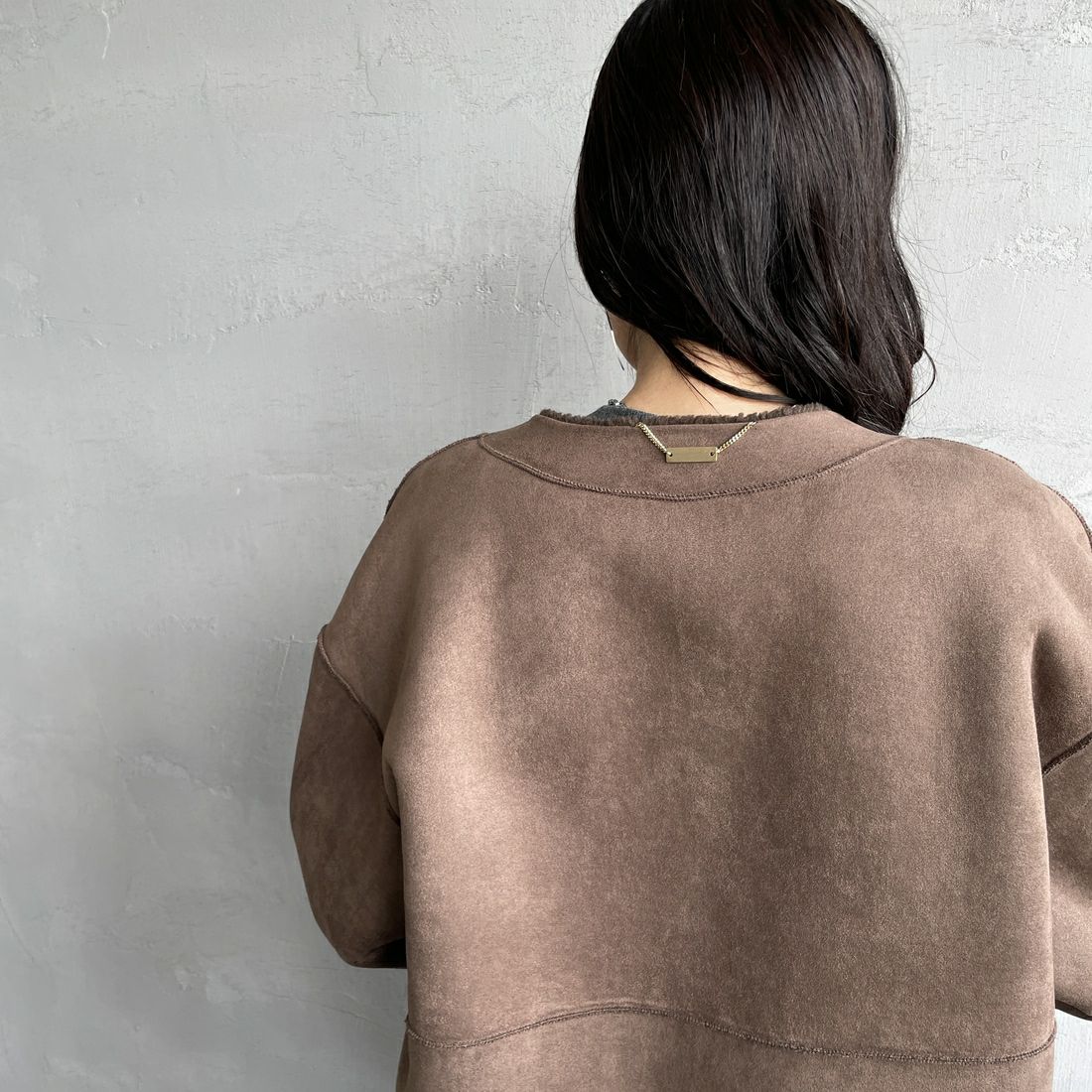 MICA&DEAL [マイカアンドディール] リバーシブルノーカラーボアコート [0125307267] BROWN &&モデル身長：160cm 着用サイズ：F&&
