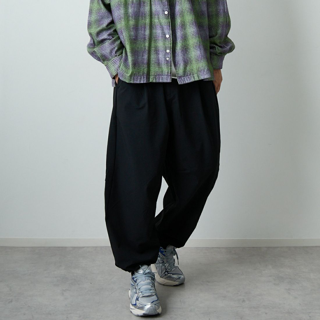 MIZUNO [ミズノ] ウォーターリパレントストレッチワイドテーパードパンツ [B2MFC502] 09 ﾌﾞﾗｯｸ &&モデル身長：179cm 着用サイズ：M&&