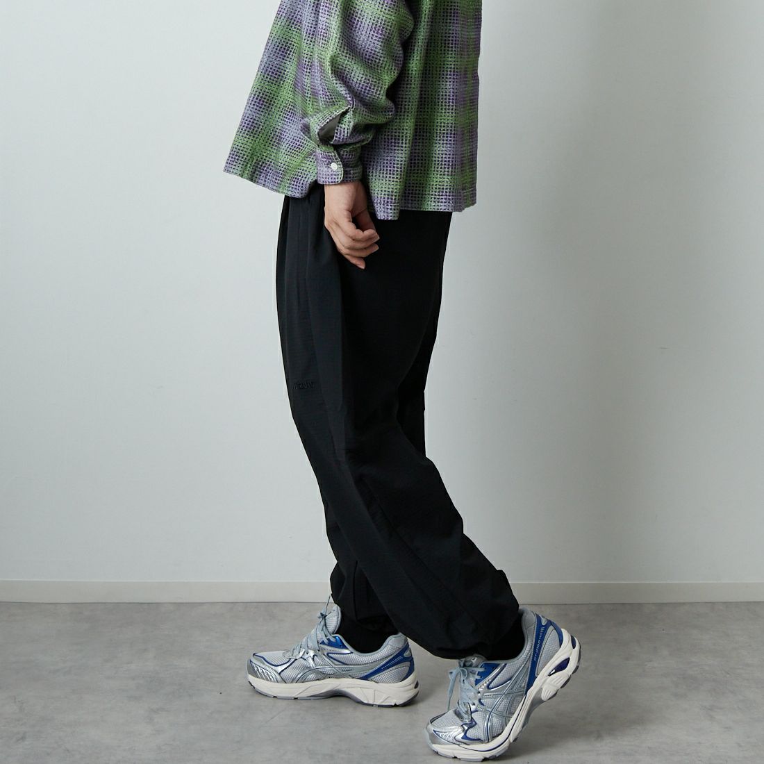 MIZUNO [ミズノ] ウォーターリパレントストレッチワイドテーパードパンツ [B2MFC502] 09 ﾌﾞﾗｯｸ &&モデル身長：179cm 着用サイズ：M&&