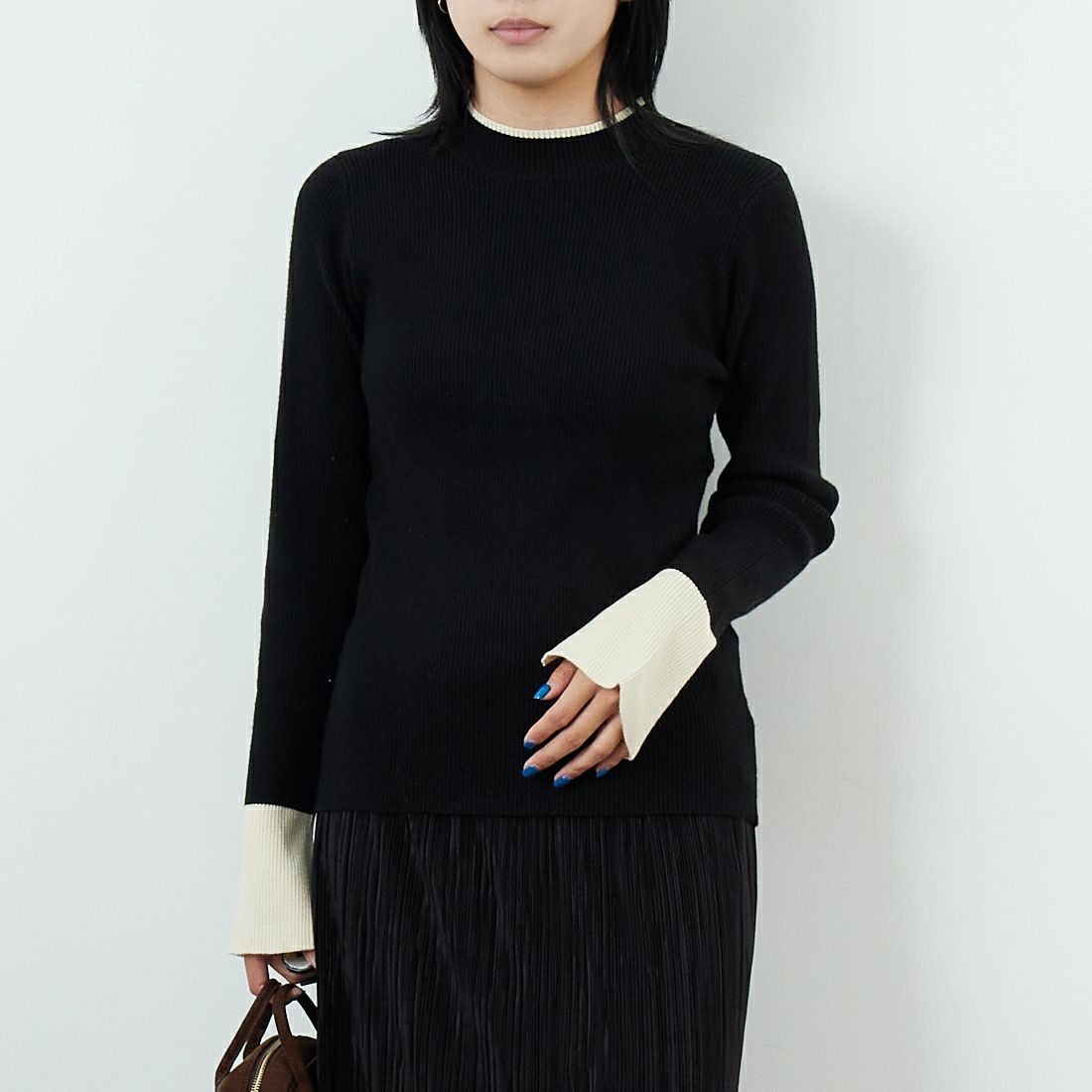 Maison de L'allure [メゾン ドゥ ラリュール] バイカラーリブニット [M23121008] 09 BLK/OFF &&モデル身長：167cm 着用サイズ：F&&