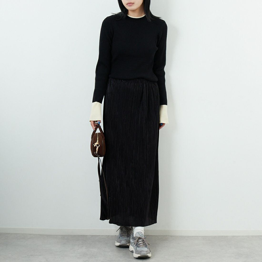 Maison de L'allure [メゾン ドゥ ラリュール] バイカラーリブニット [M23121008] 09 BLK/OFF &&モデル身長：167cm 着用サイズ：F&&