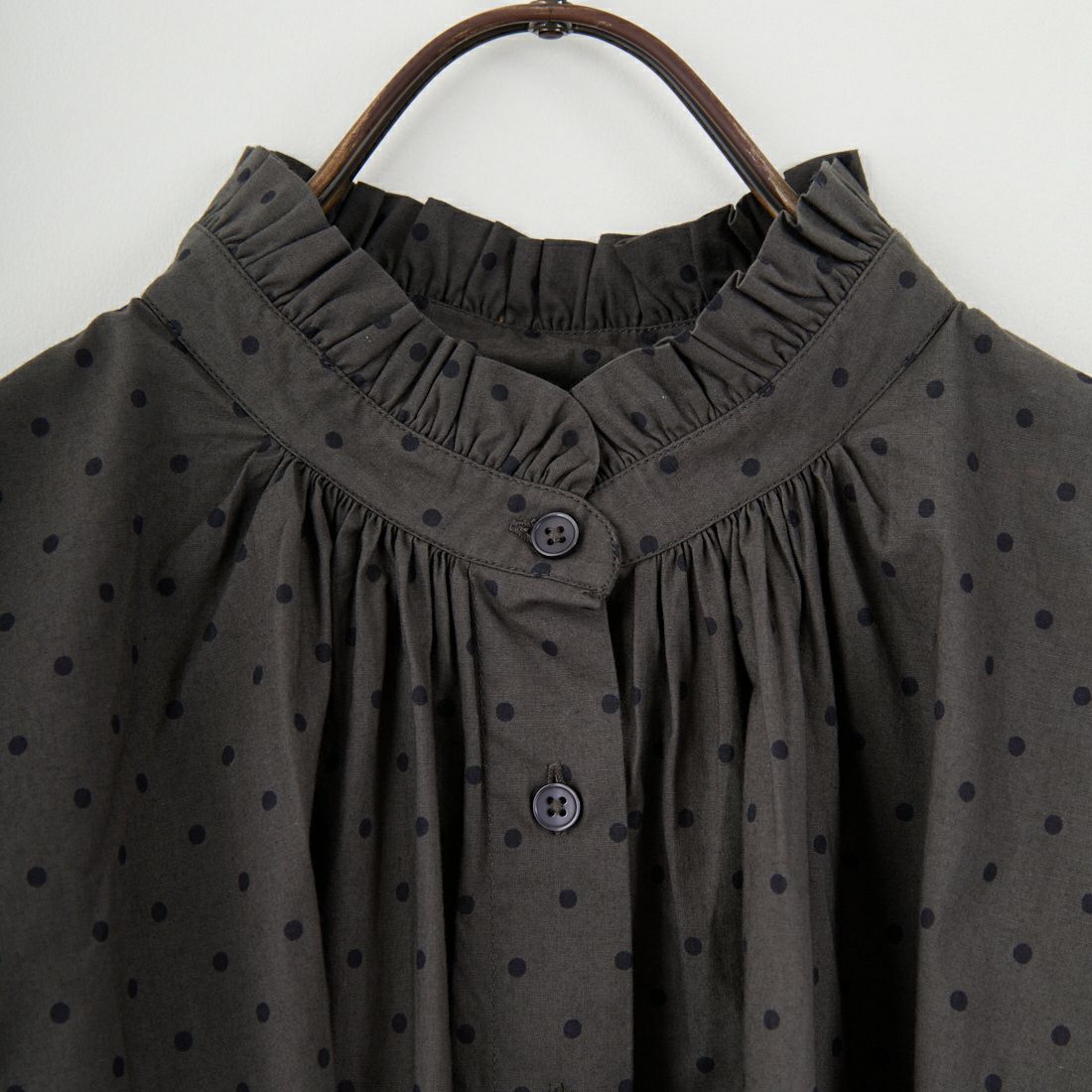 soil [ソイル] ドットコットンポプリン フリルカラーシャツ [NSL25533] 973M GY M.