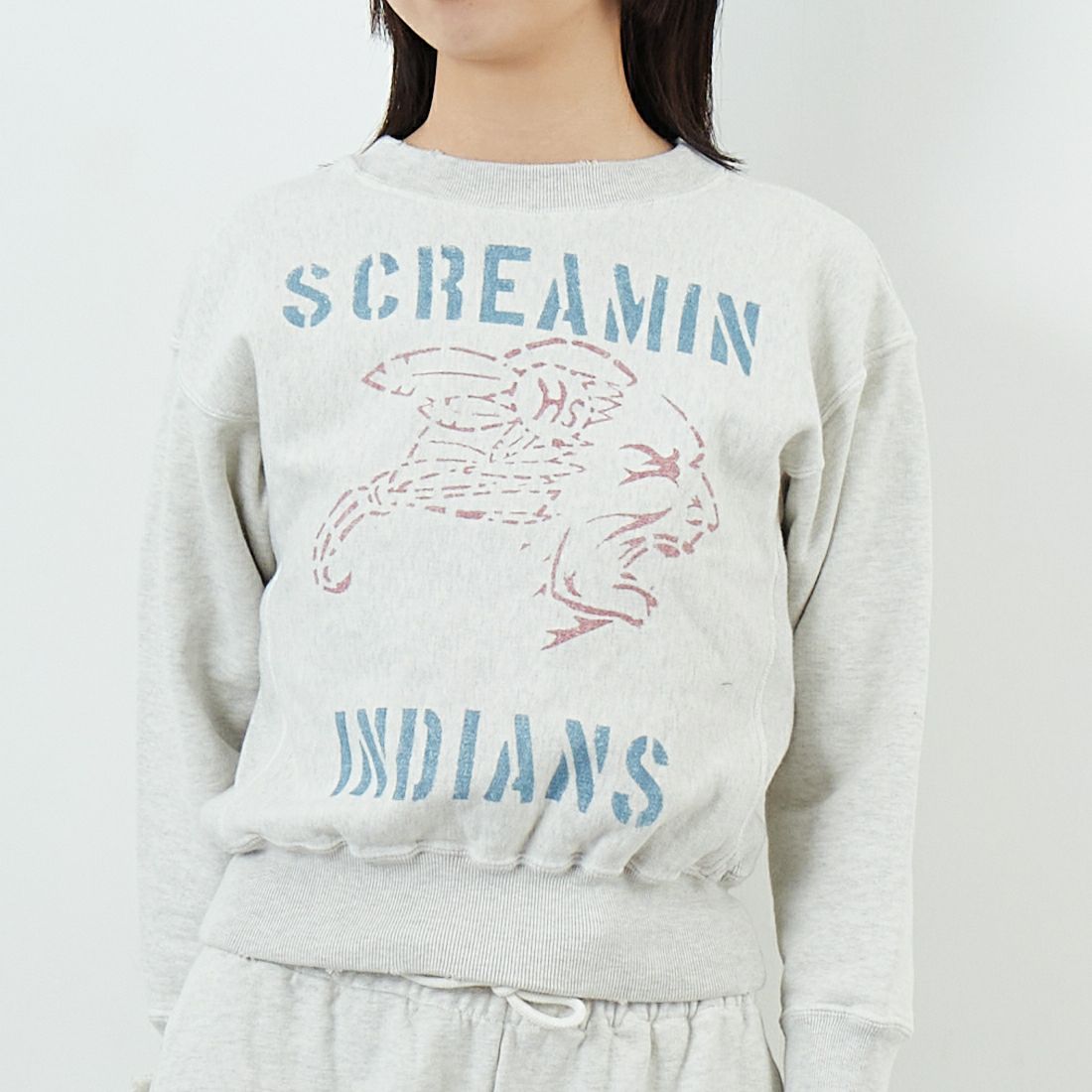BOW WOW [バウワウ] SCREAMIN INDIANS エイジドスウェットシャツ [BW252-SIS] AGED OATME &&モデル身長：162cm 着用サイズ：XS&&