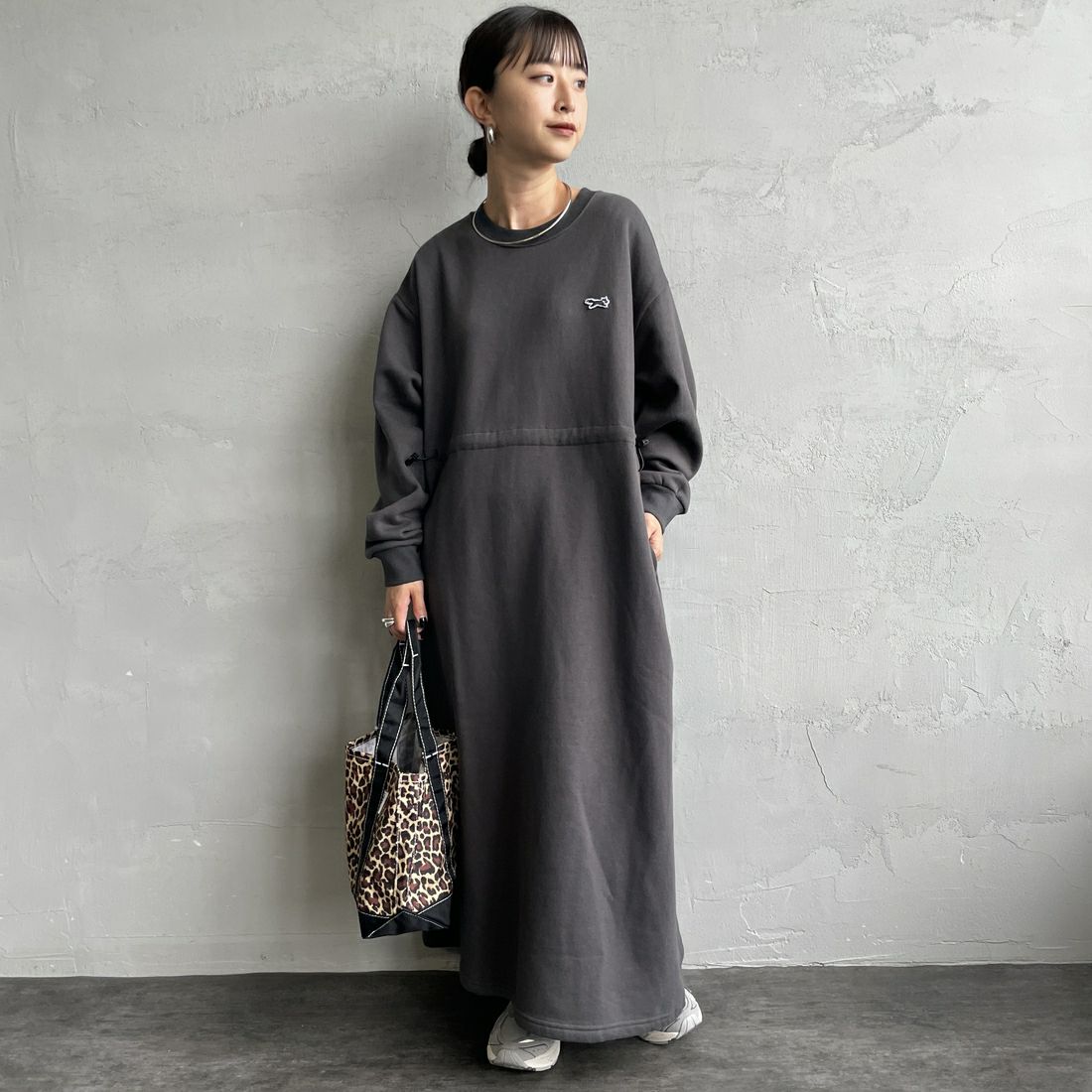 THE FOX [ザフォックス] ウエストドローコード スウェットワンピース [JFL25AW-07-JF] SUMIKURO &&モデル身長：150cm 着用サイズ：S&&