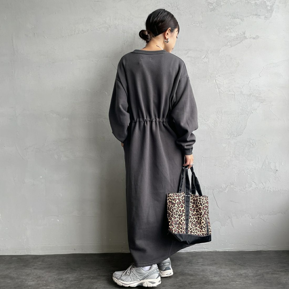 THE FOX [ザフォックス] ウエストドローコード スウェットワンピース [JFL25AW-07-JF] SUMIKURO &&モデル身長：150cm 着用サイズ：S&&