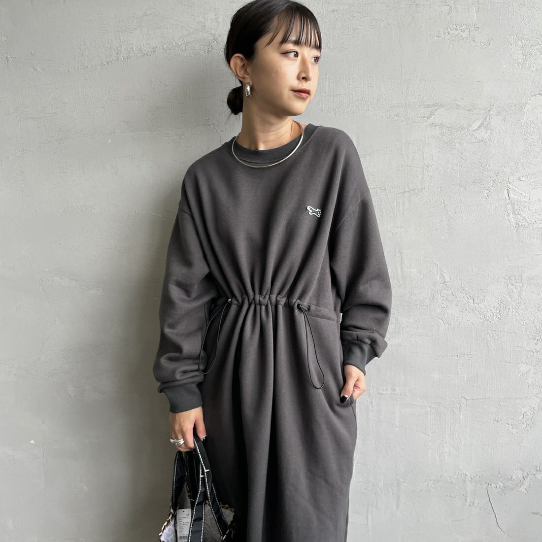 THE FOX [ザフォックス] ウエストドローコード スウェットワンピース [JFL25AW-07-JF] SUMIKURO &&モデル身長：150cm 着用サイズ：S&&