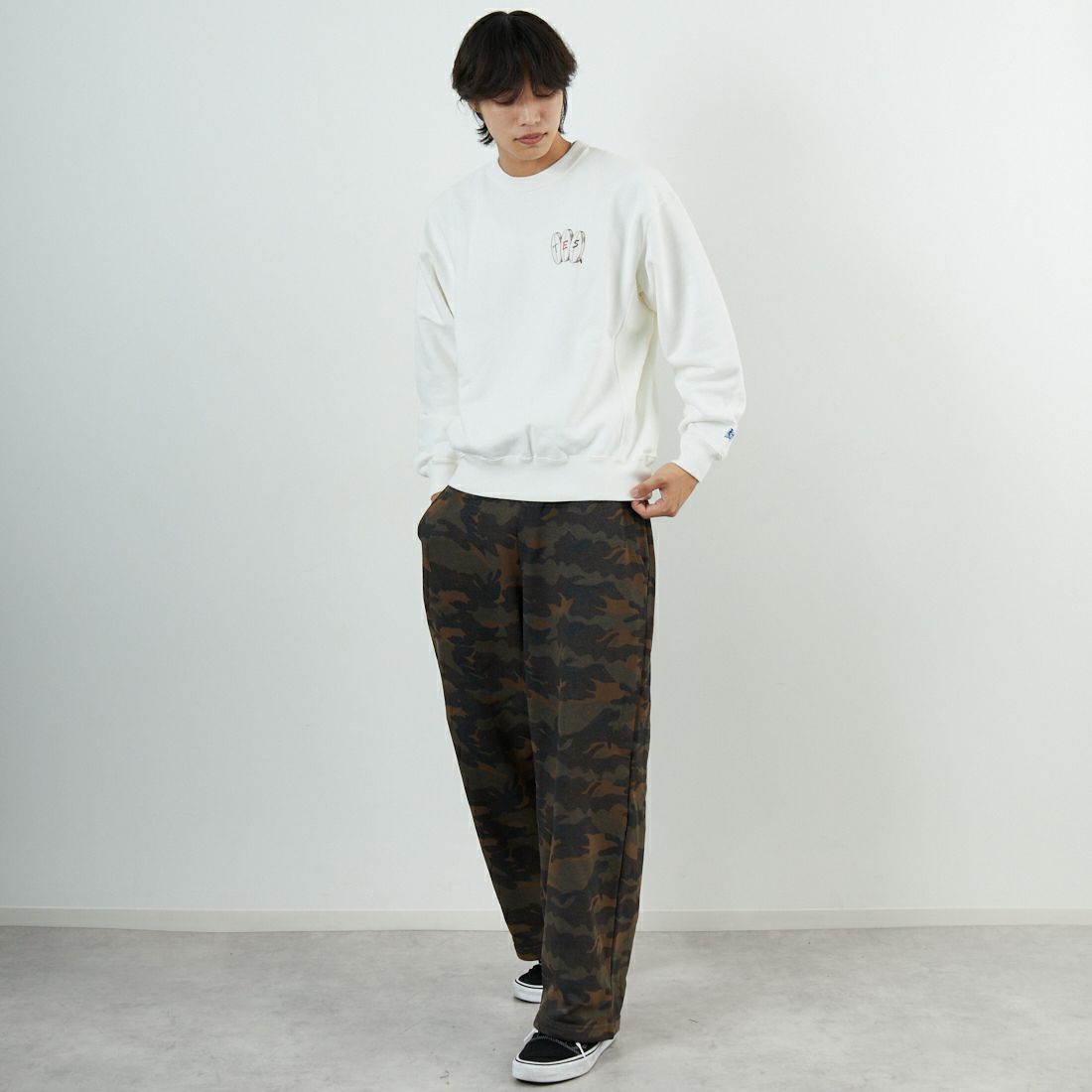 The Endless Summer [エンドレスサマー] YAKUMAN クルーネックスウェット [FH-25774325] 07 WHITE &&モデル身長：179cm 着用サイズ：M&&