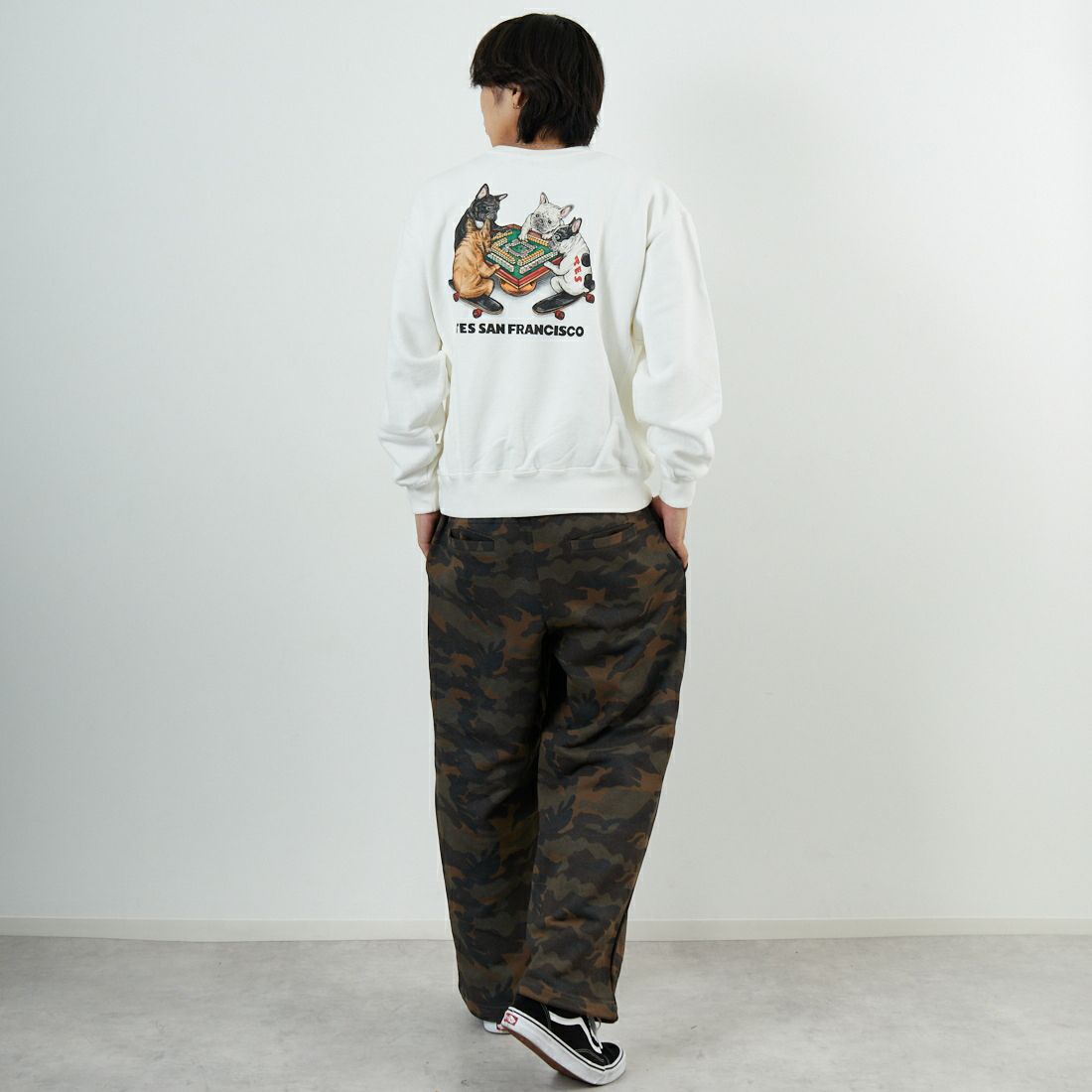 The Endless Summer [エンドレスサマー] YAKUMAN クルーネックスウェット [FH-25774325] 07 WHITE &&モデル身長：179cm 着用サイズ：M&&