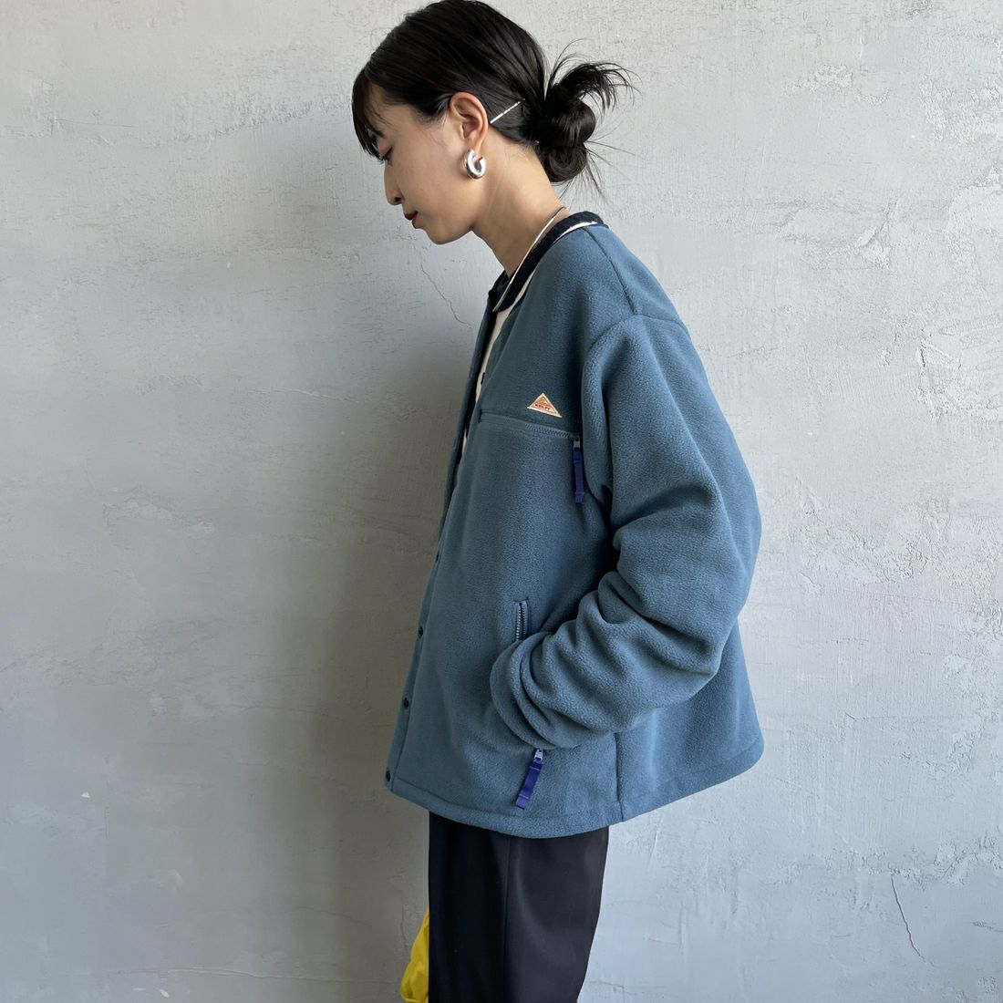 KELTY [ケルティ] 別注 クルーネック フリースカーディガン [KE254W30IN01-JF] BLUE &&モデル身長：150cm 着用サイズ：S&&