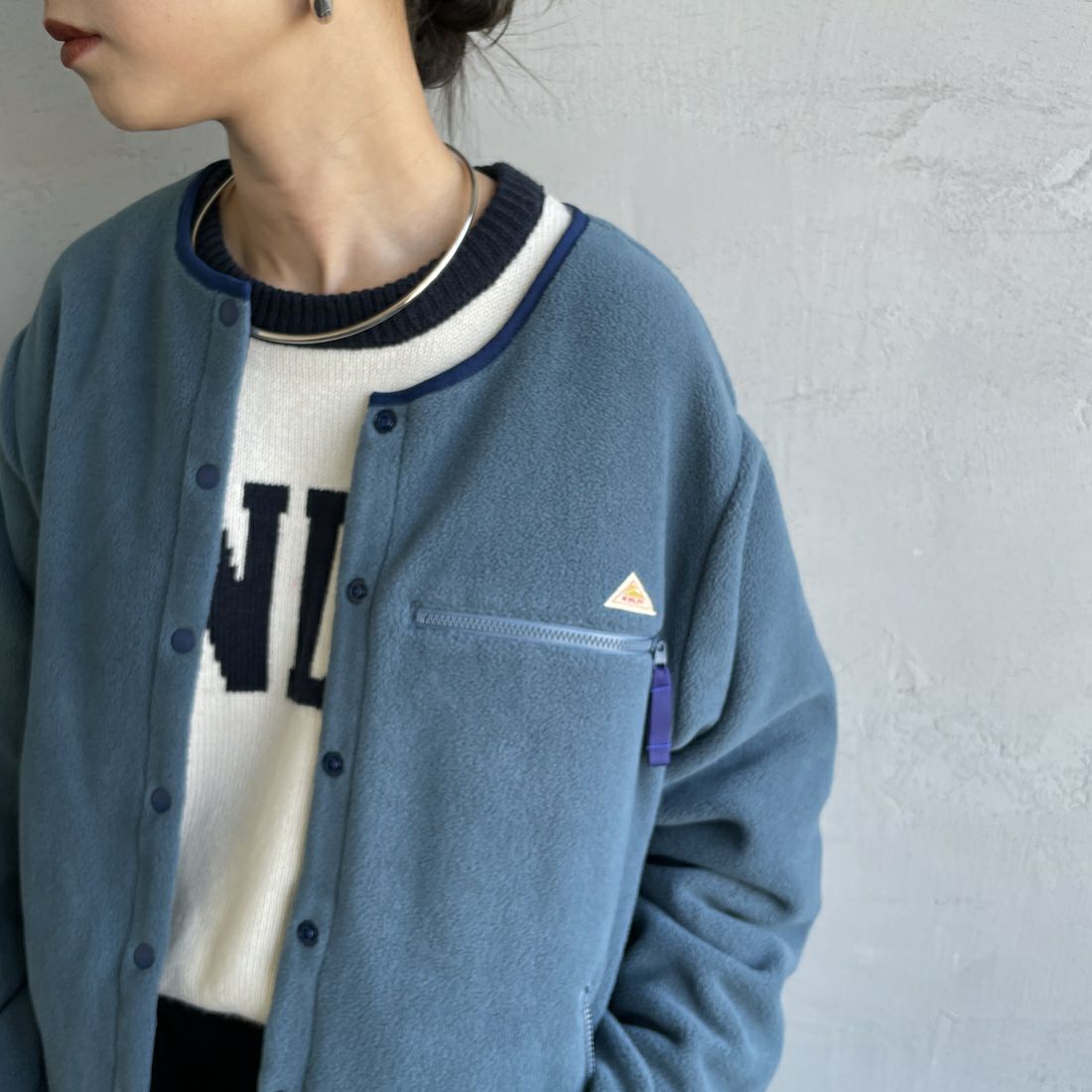 KELTY [ケルティ] 別注 クルーネック フリースカーディガン [KE254W30IN01-JF] BLUE &&モデル身長：150cm 着用サイズ：S&&