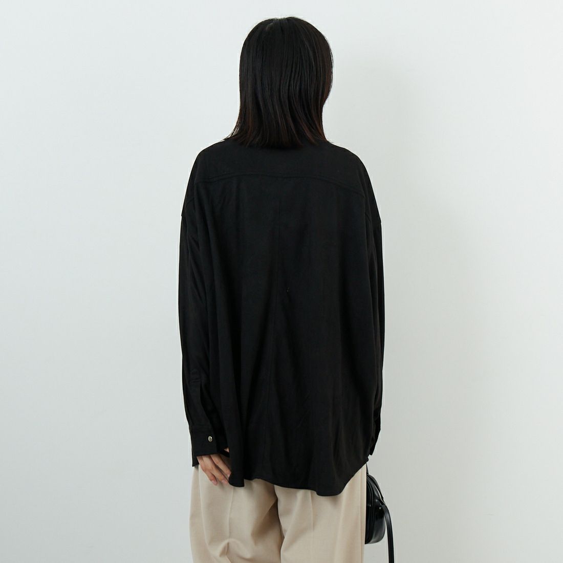 Noir Fabrik [ヌワールファブリック] フェイクスエードビッグシャツ [IN3-SH-5] BLACK &&モデル身長：162cm 着用サイズ：F&&