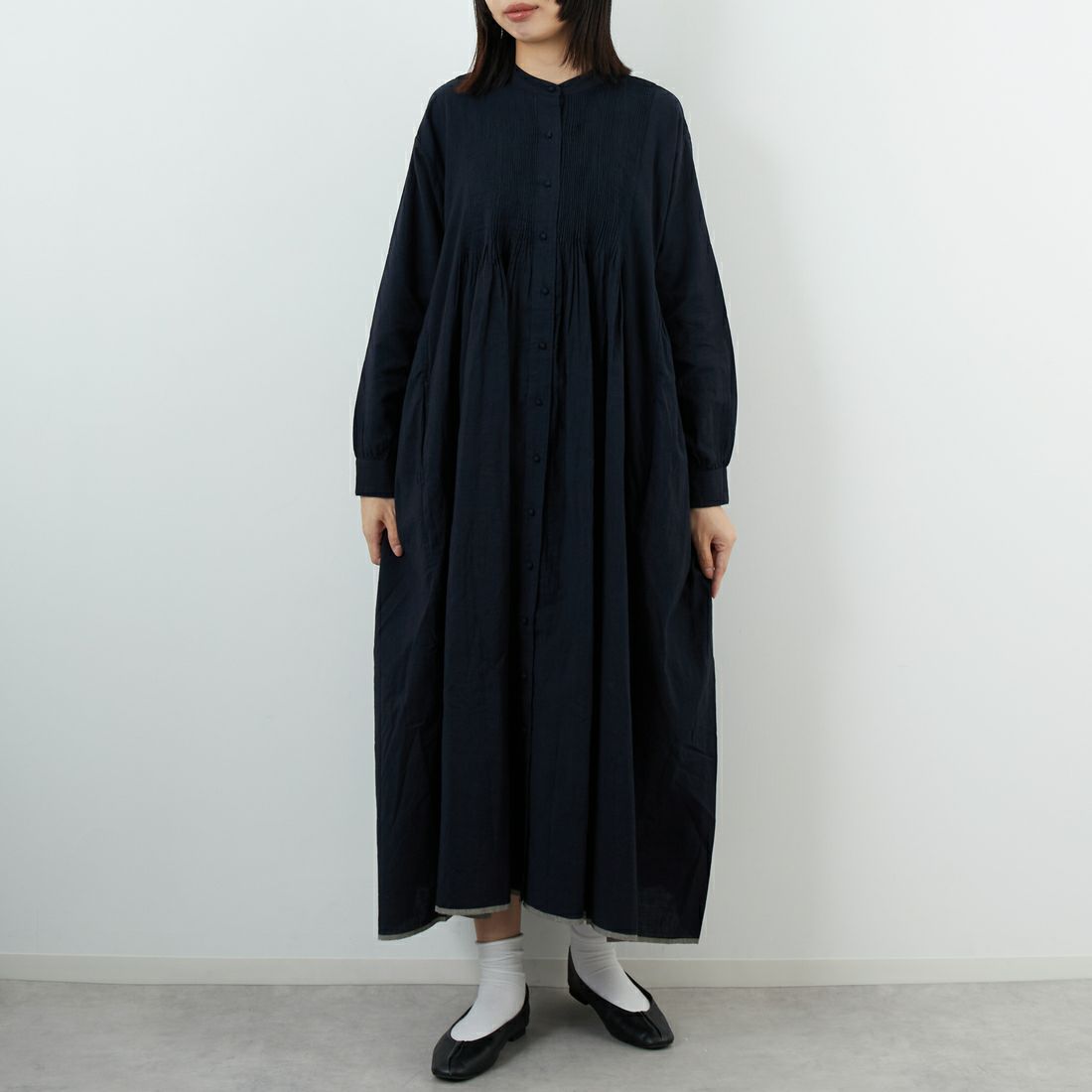 maison de soil [メゾンドソイル] ミニピンタック バンドカラーシャツドレス [INMDS25724] 9900 BLACK &&モデル身長：162cm 着用サイズ：2&&