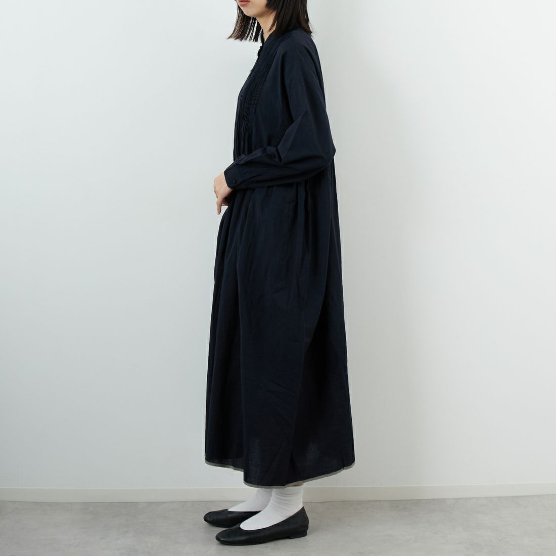 maison de soil [メゾンドソイル] ミニピンタック バンドカラーシャツドレス [INMDS25724] 9900 BLACK &&モデル身長：162cm 着用サイズ：2&&