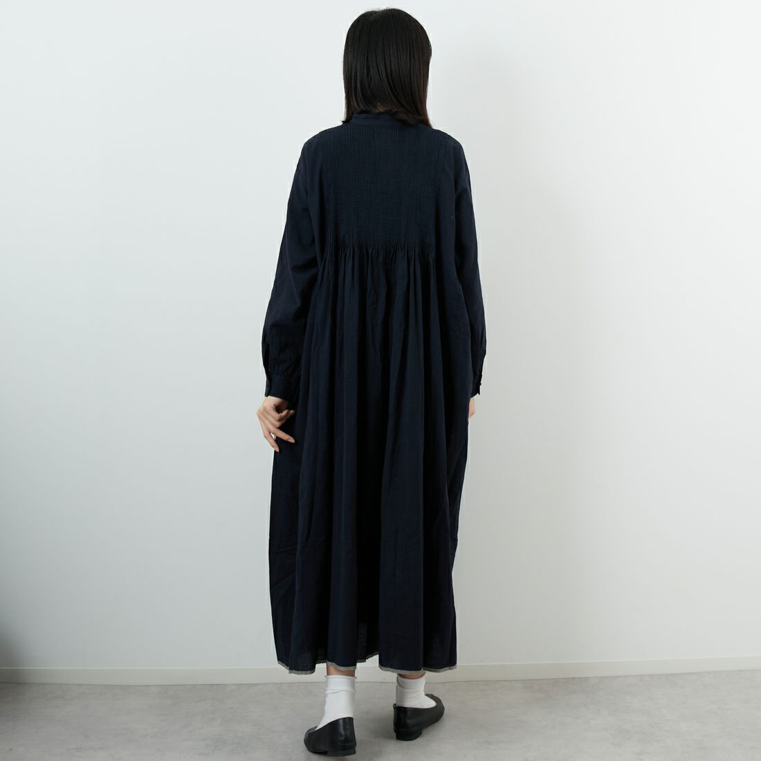 maison de soil [メゾンドソイル] ミニピンタック バンドカラーシャツドレス [INMDS25724] 9900 BLACK &&モデル身長：162cm 着用サイズ：2&&