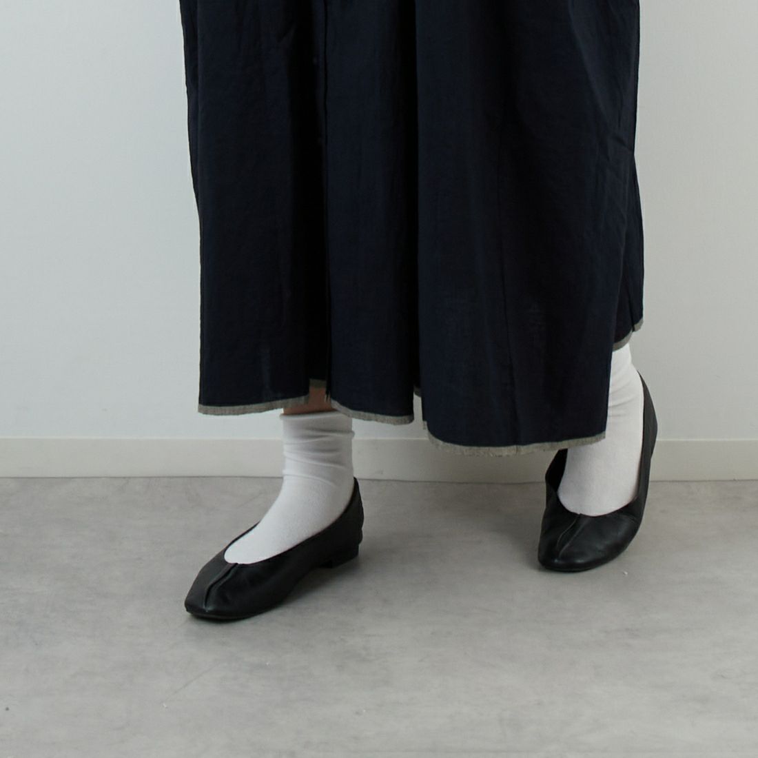 maison de soil [メゾンドソイル] ミニピンタック バンドカラーシャツドレス [INMDS25724] 9900 BLACK &&モデル身長：162cm 着用サイズ：2&&