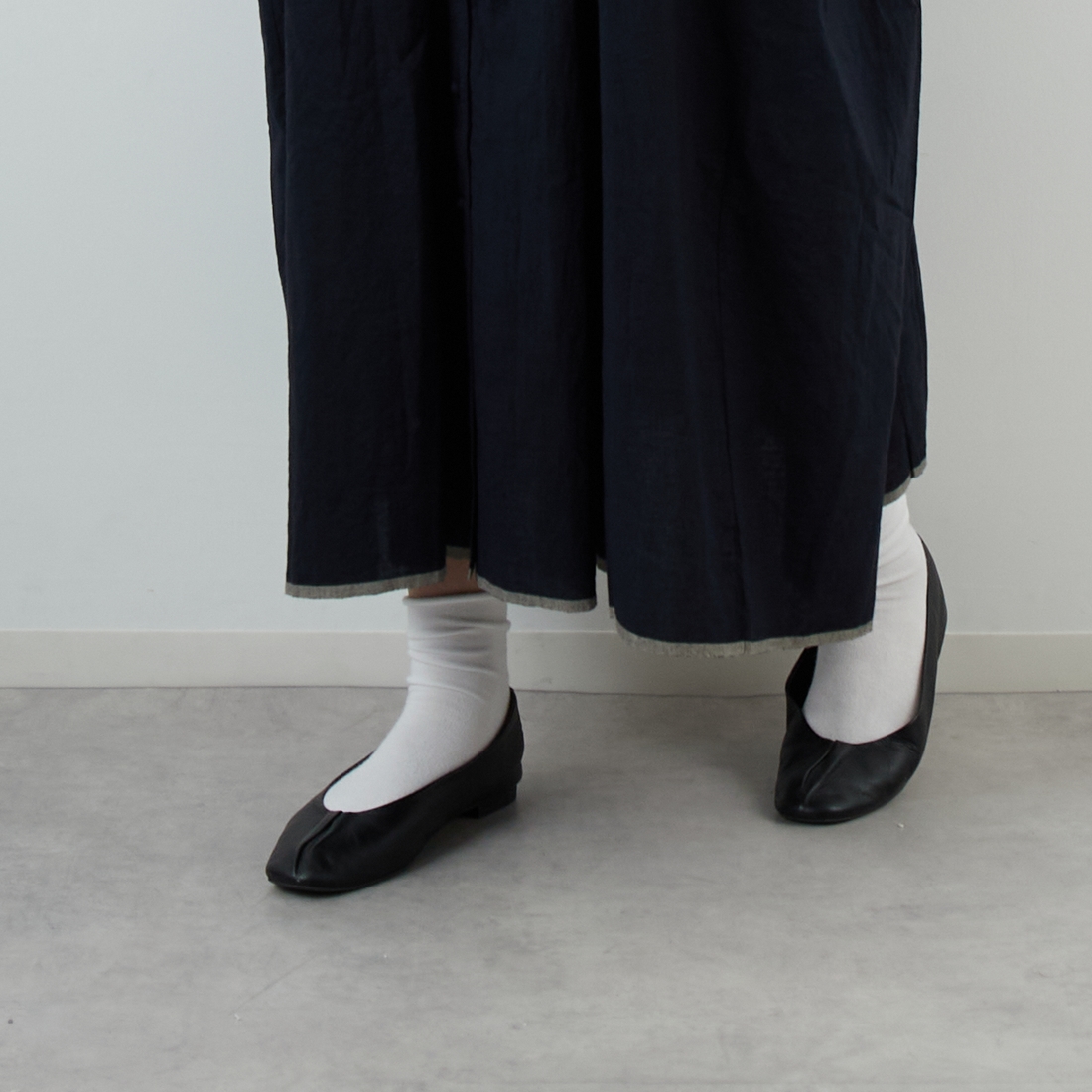 maison de soil [メゾンドソイル] ミニピンタック バンドカラーシャツドレス [INMDS25724] 9900 BLACK &&モデル身長：162cm 着用サイズ：2&&