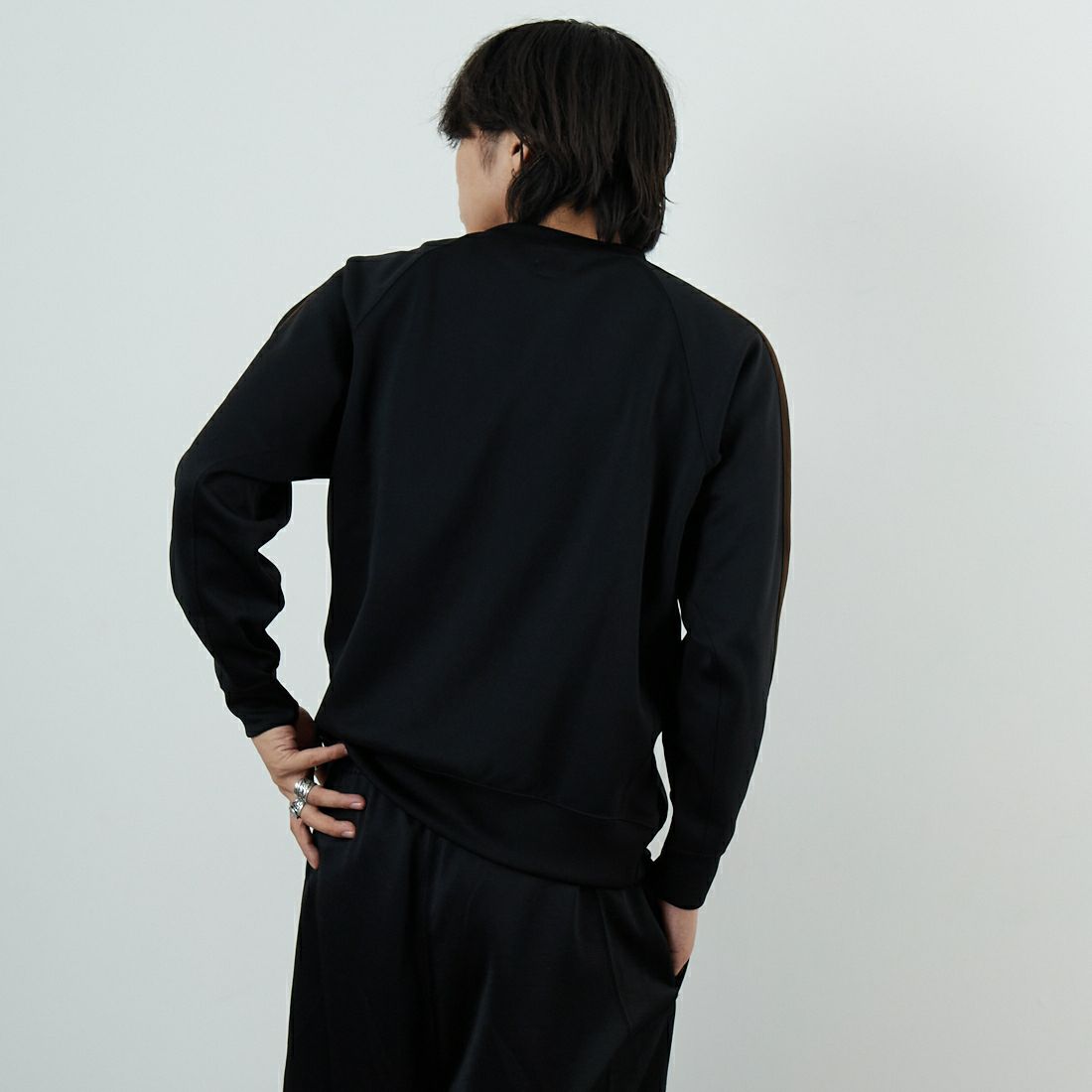 South2West8 [サウスツーウエストエイト] トレーナー クルーネックシャツ [RW635] C BLACK &&モデル身長：179cm 着用サイズ：M&&