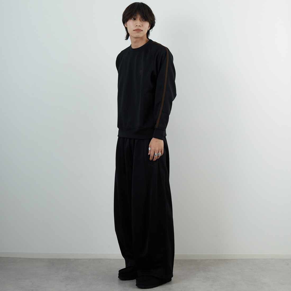 South2West8 [サウスツーウエストエイト] トレーナー クルーネックシャツ [RW635] C BLACK &&モデル身長：179cm 着用サイズ：M&&