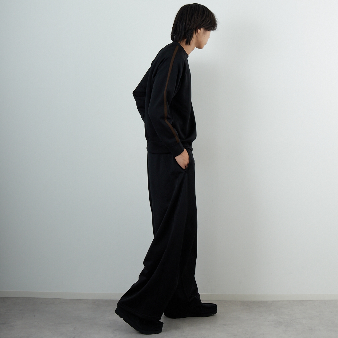 South2West8 [サウスツーウエストエイト] トレーナー クルーネックシャツ [RW635] C BLACK &&モデル身長：179cm 着用サイズ：M&&