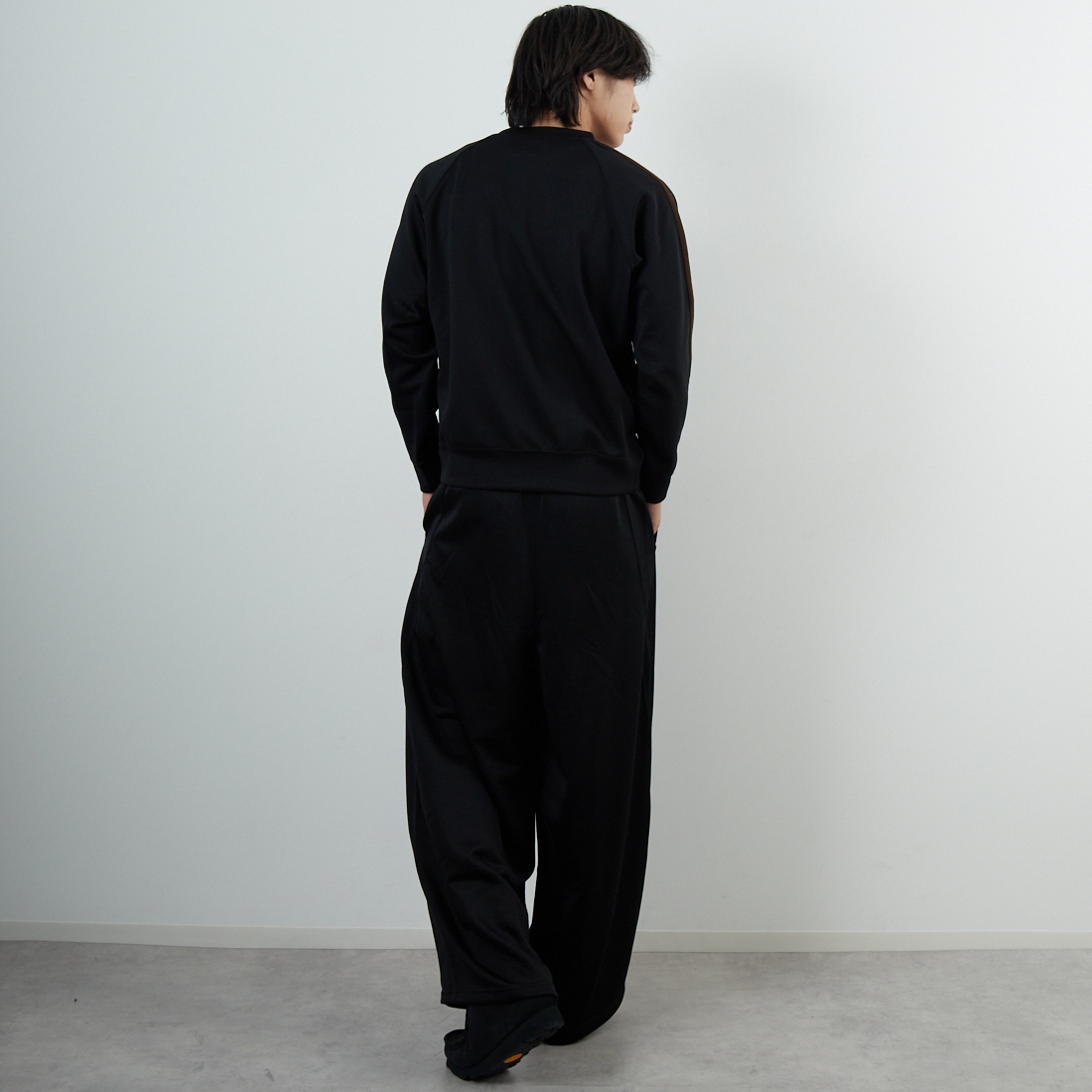 South2West8 [サウスツーウエストエイト] トレーナー クルーネックシャツ [RW635] C BLACK &&モデル身長：179cm 着用サイズ：M&&