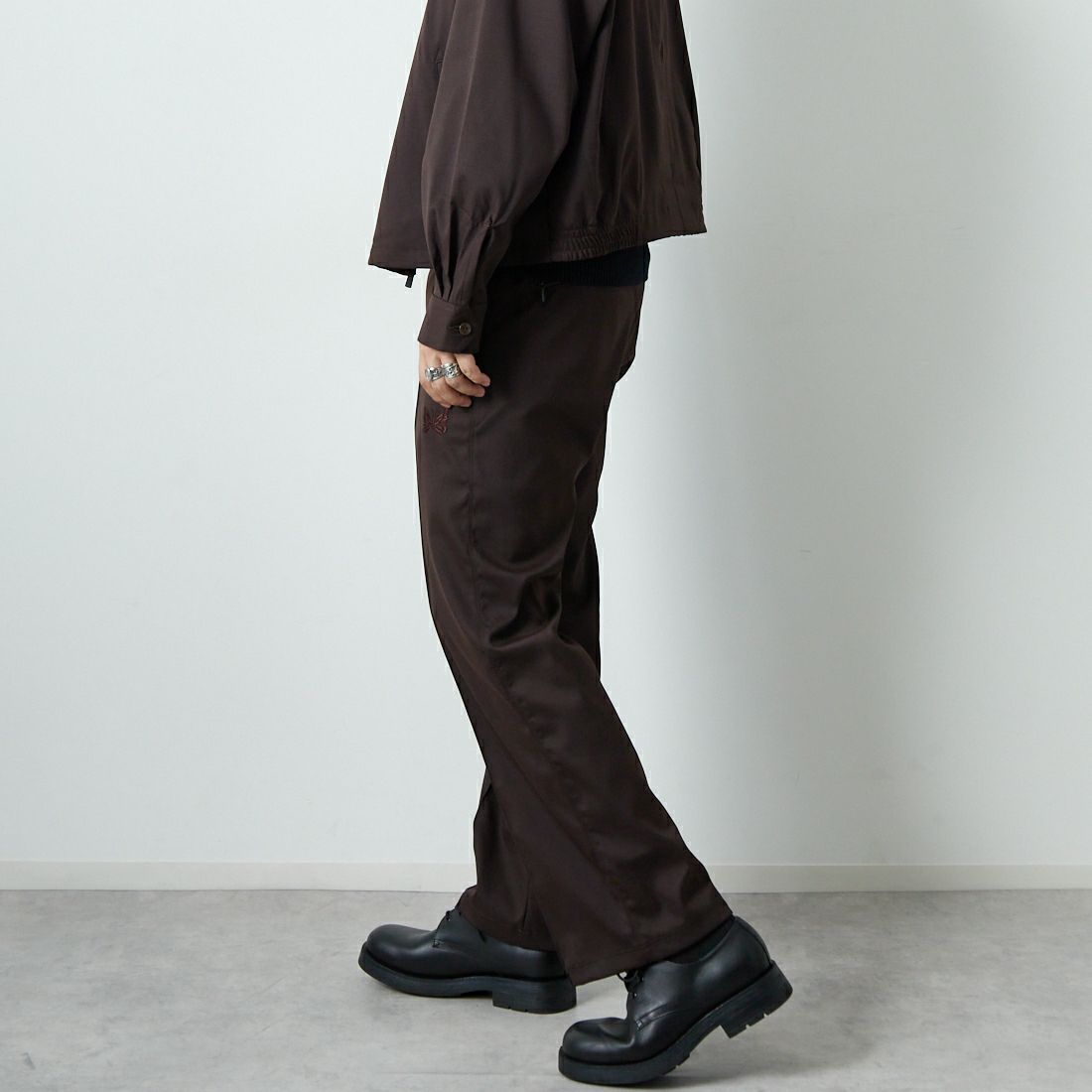 Needles [ニードルズ] ウォームアップパンツ [RW256] B BROWN &&モデル身長：179cm 着用サイズ：S&&