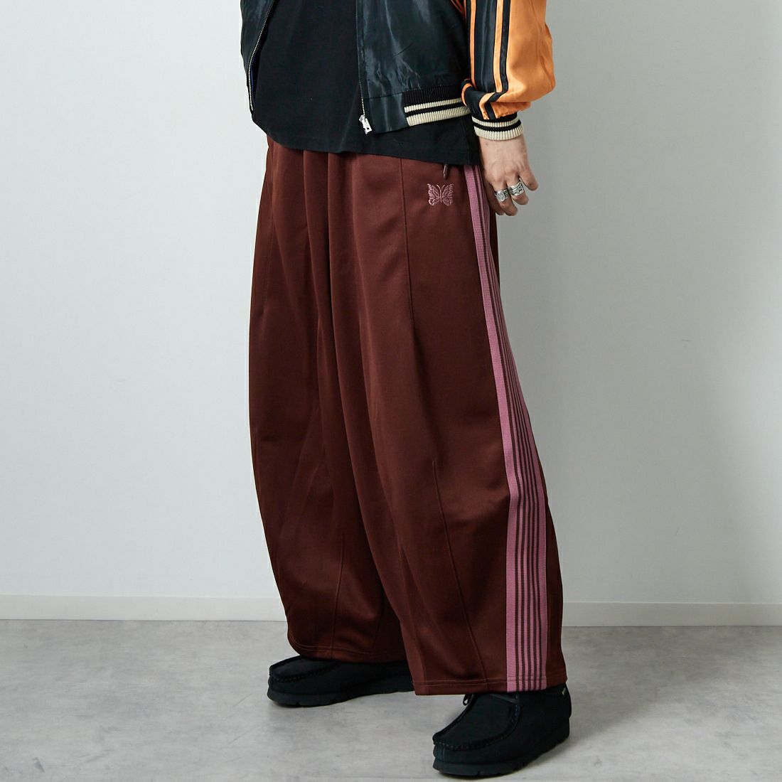 A BROWN&&モデル身長：179cm 着用サイズ：XS&&