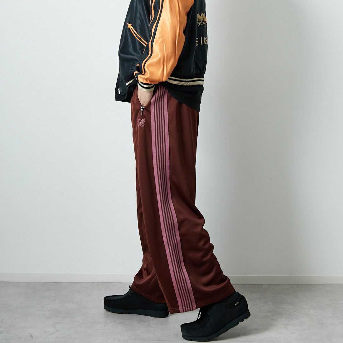 Needles [ニードルズ] ヒザデルトラックパンツ [RW320] A BROWN &&モデル身長：179cm 着用サイズ：XS&&
