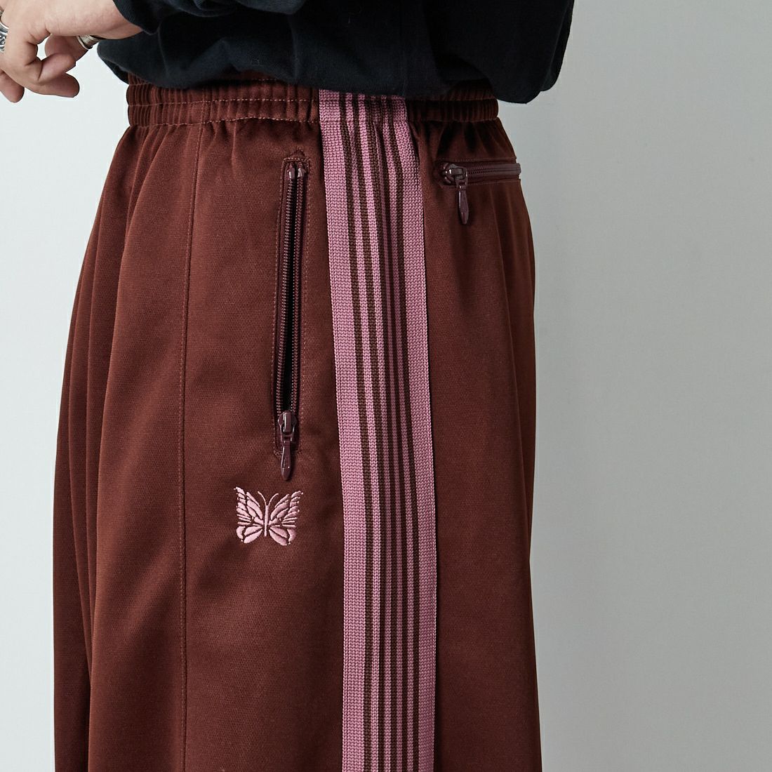 Needles [ニードルズ] ヒザデルトラックパンツ [RW320] A BROWN