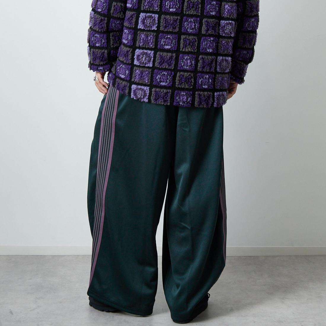Needles [ニードルズ] ヒザデルトラックパンツ [RW320] B GREEN &&モデル身長：179cm 着用サイズ：S&&