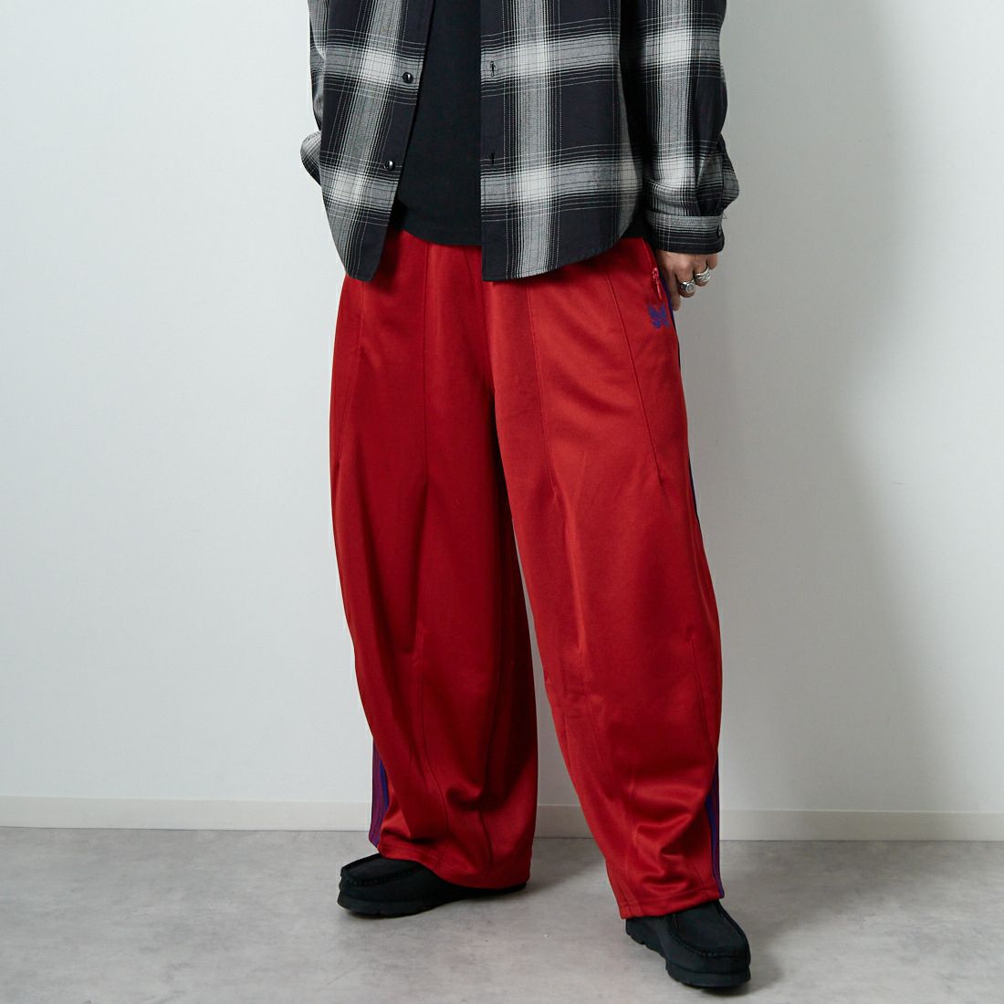 Needles [ニードルズ] ヒザデルトラックパンツ [RW320] C RED &&モデル身長：179cm 着用サイズ：XS&&
