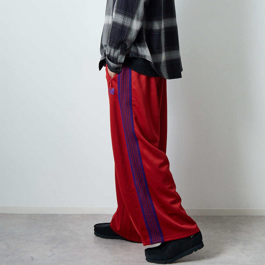 Needles [ニードルズ] ヒザデルトラックパンツ [RW320] C RED &&モデル身長：179cm 着用サイズ：XS&&