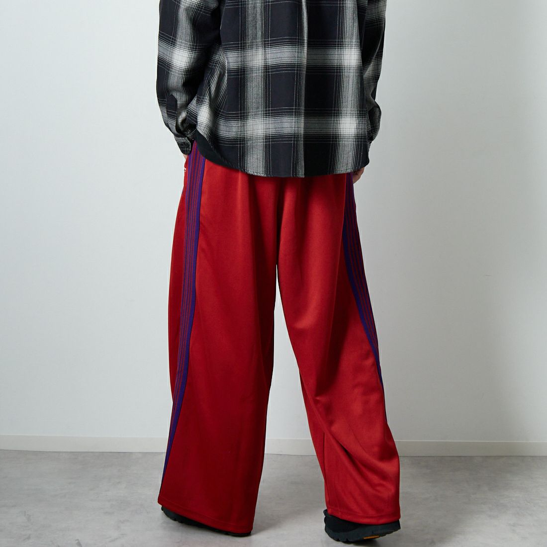 Needles [ニードルズ] ヒザデルトラックパンツ [RW320] C RED &&モデル身長：179cm 着用サイズ：XS&&