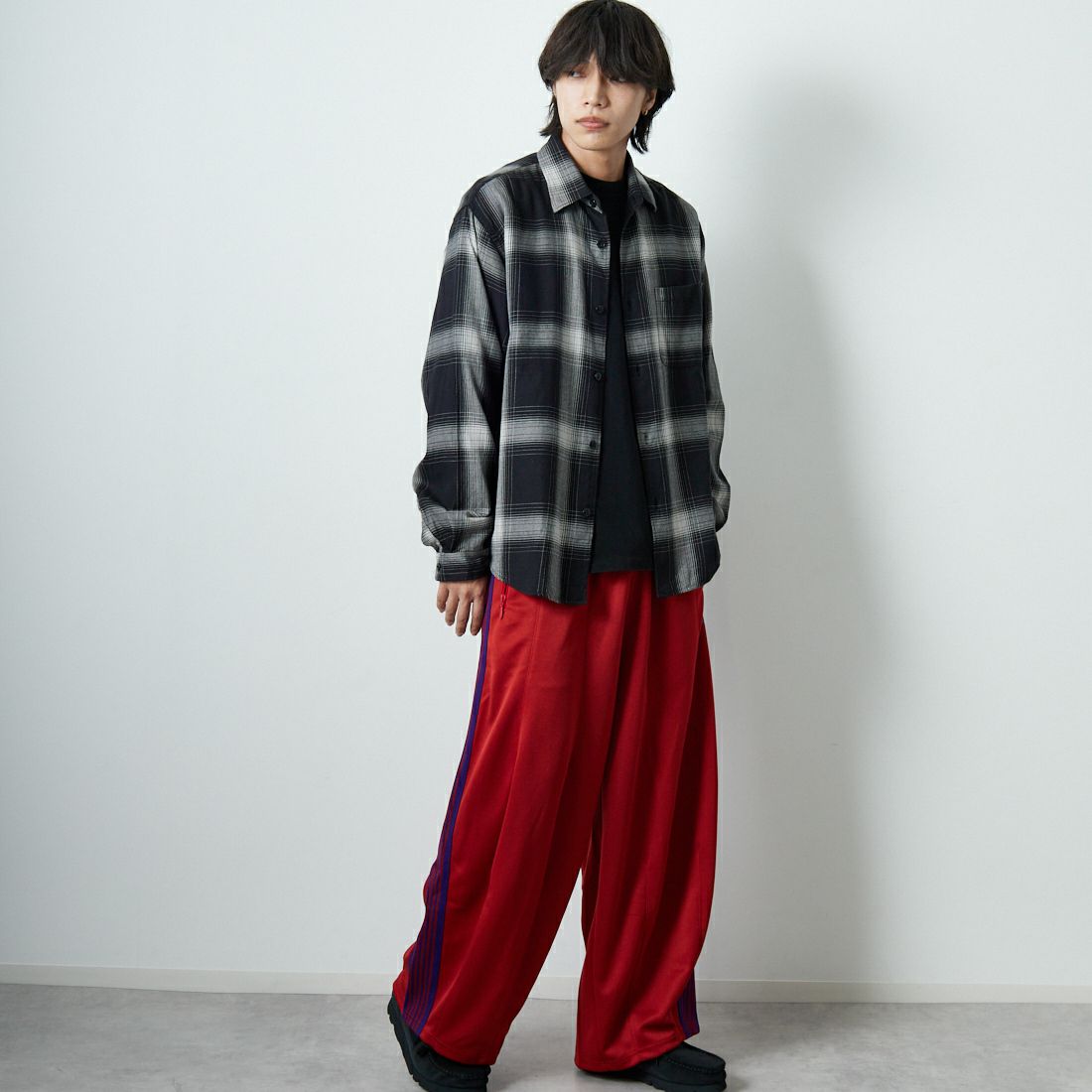 Needles [ニードルズ] ヒザデルトラックパンツ [RW320] C RED &&モデル身長：179cm 着用サイズ：XS&&