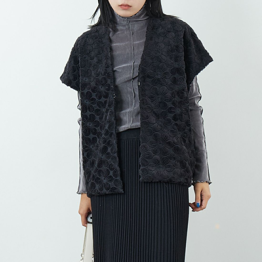 BLACK&&モデル身長：167cm 着用サイズ：ONE SIZE&&