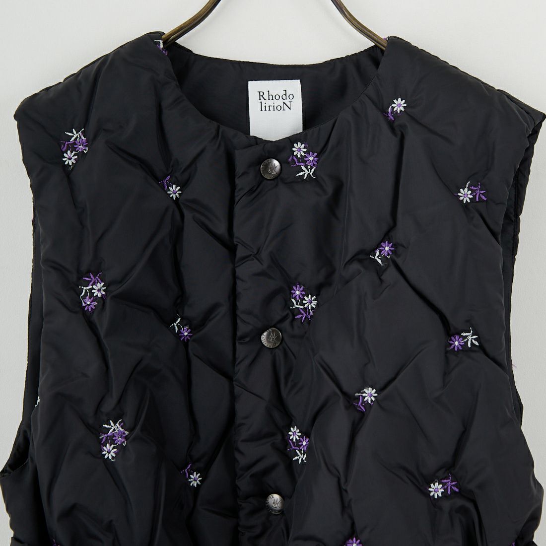 RhodolirioN [ロドリリオン] オリジナル フローラル 刺繍 パデッド ベスト [RV1026] C BLACK