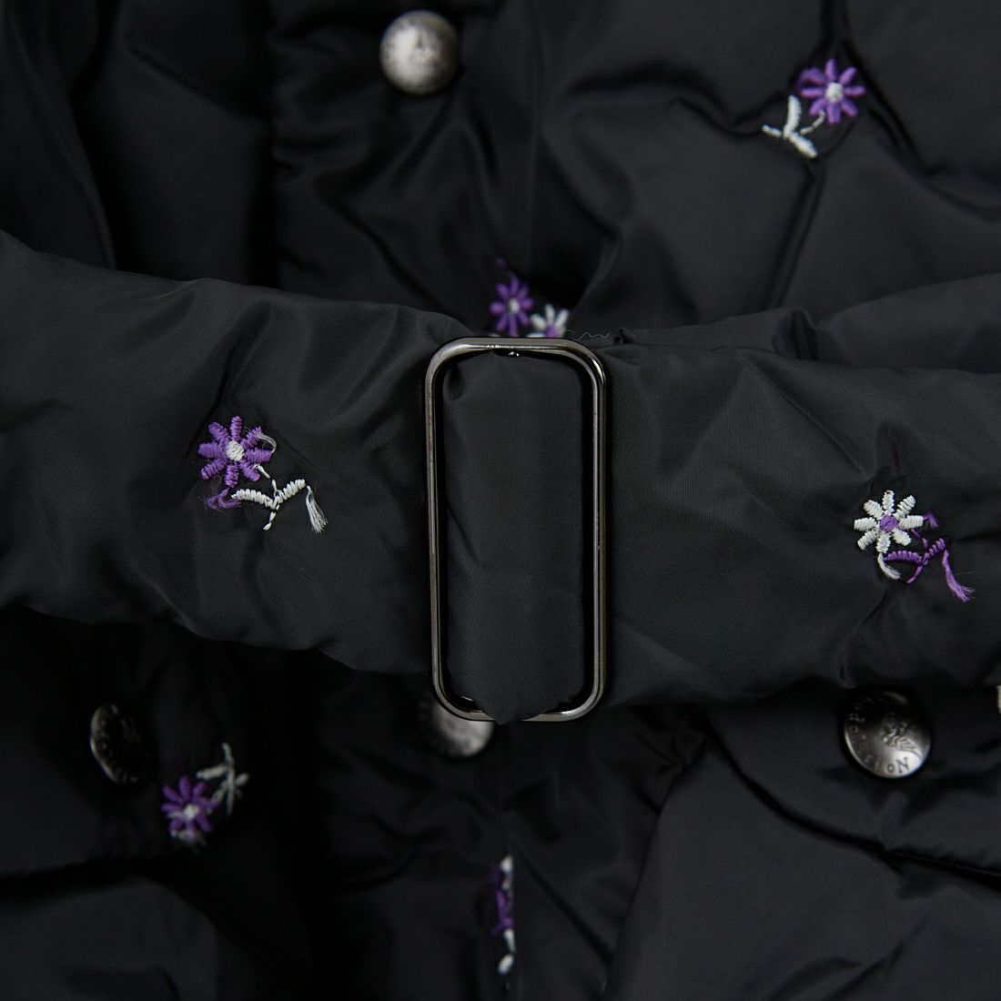 RhodolirioN [ロドリリオン] オリジナル フローラル 刺繍 パデッド ベスト [RV1026] C BLACK