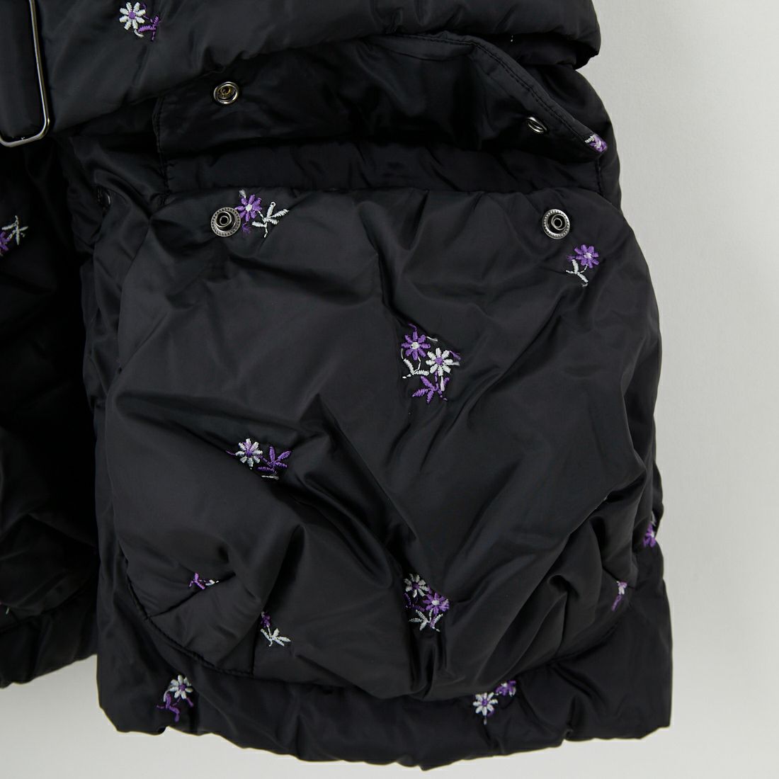 RhodolirioN [ロドリリオン] オリジナル フローラル 刺繍 パデッド ベスト [RV1026] C BLACK