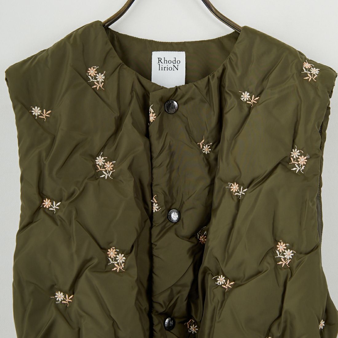 RhodolirioN [ロドリリオン] オリジナル フローラル 刺繍 パデッド ベスト [RV1026] B OLIVE