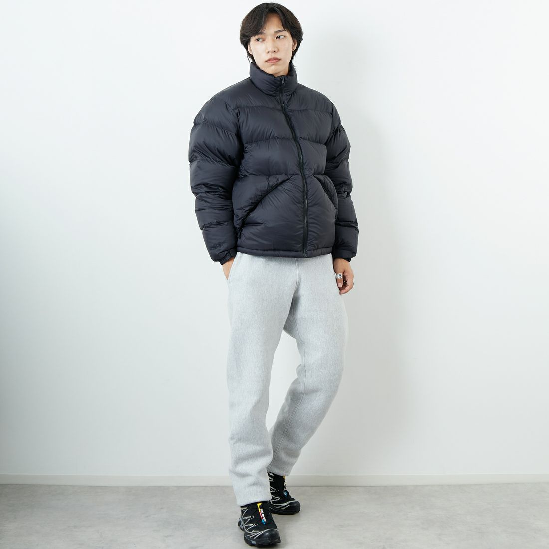 Marmot [マーモット] 別注 ワンポイントロゴ ダウンジャケット [MTFW25UDW329IN-JF] BLACK &&モデル身長：179cm 着用サイズ：L&&