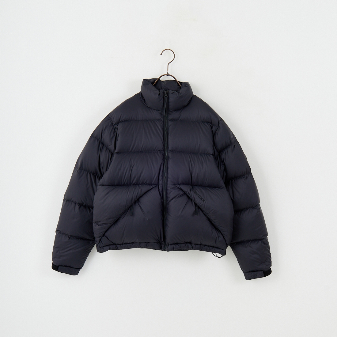 Marmot [マーモット] 別注 ワンポイントロゴ ダウンジャケット [MTFW25UDW329IN-JF] BLACK