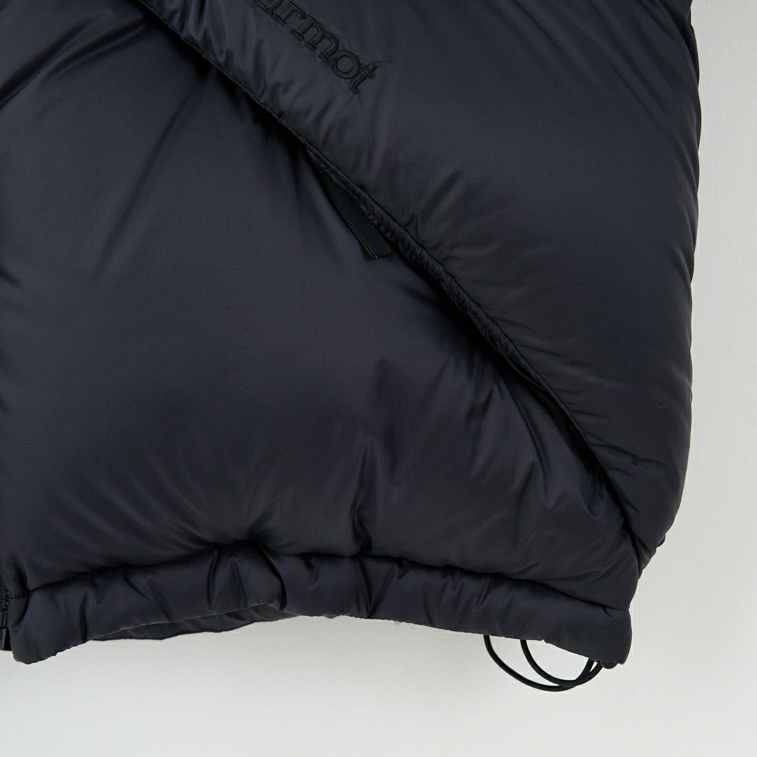 Marmot [マーモット] 別注 ワンポイントロゴ ダウンジャケット [MTFW25UDW329IN-JF] BLACK
