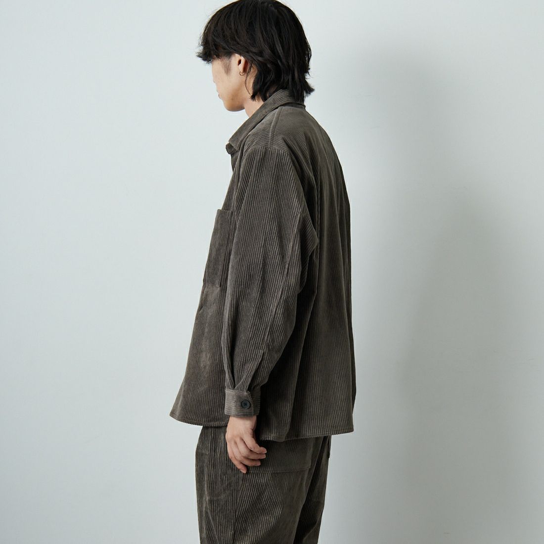 STILL BY HAND [スティルバイハンド] コーデュロイシャツジャケット [BL02253] KHK BROWN &&モデル身長：179cm 着用サイズ：46&&